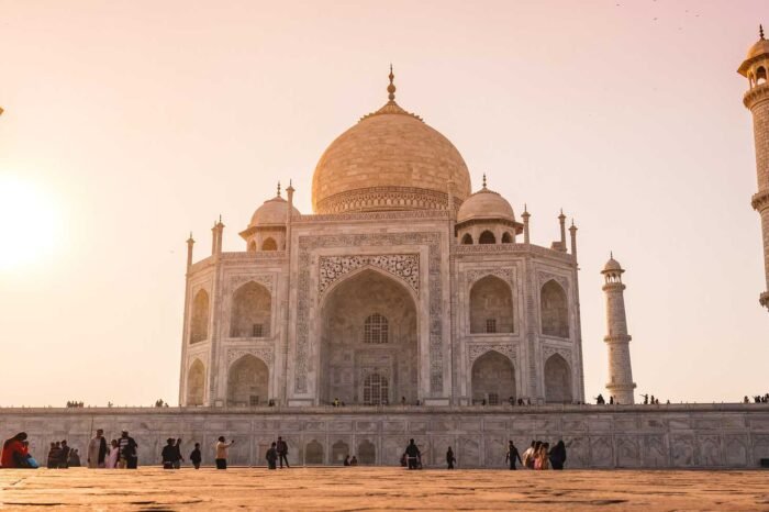 Taj Mahal and Ganges Valley tour <br> 12 days / 11 nights </br>
